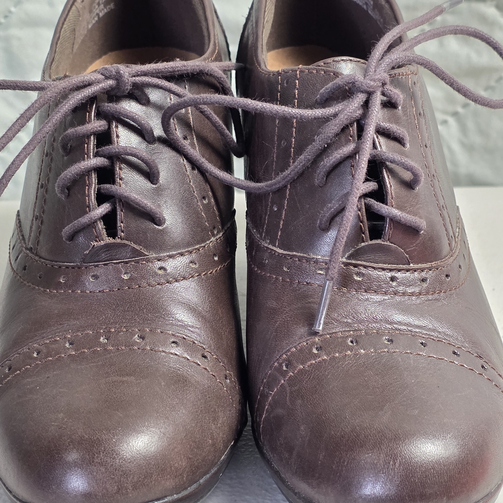 Clark’s Artisan Collection Women’s Block Heal Oxford Leather Shoes
Size 7.5M - Picture 11 of 12